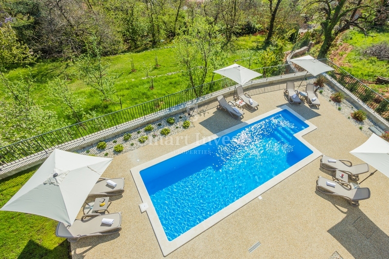 IKA - OPRIĆ, vila s 4 apartmaji in panoramskim pogledom na morje