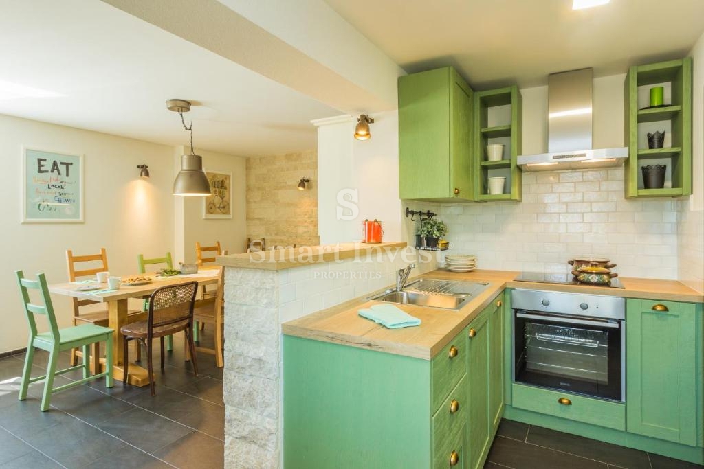 IKA - OPRIĆ, vila s 4 apartmaji in panoramskim pogledom na morje