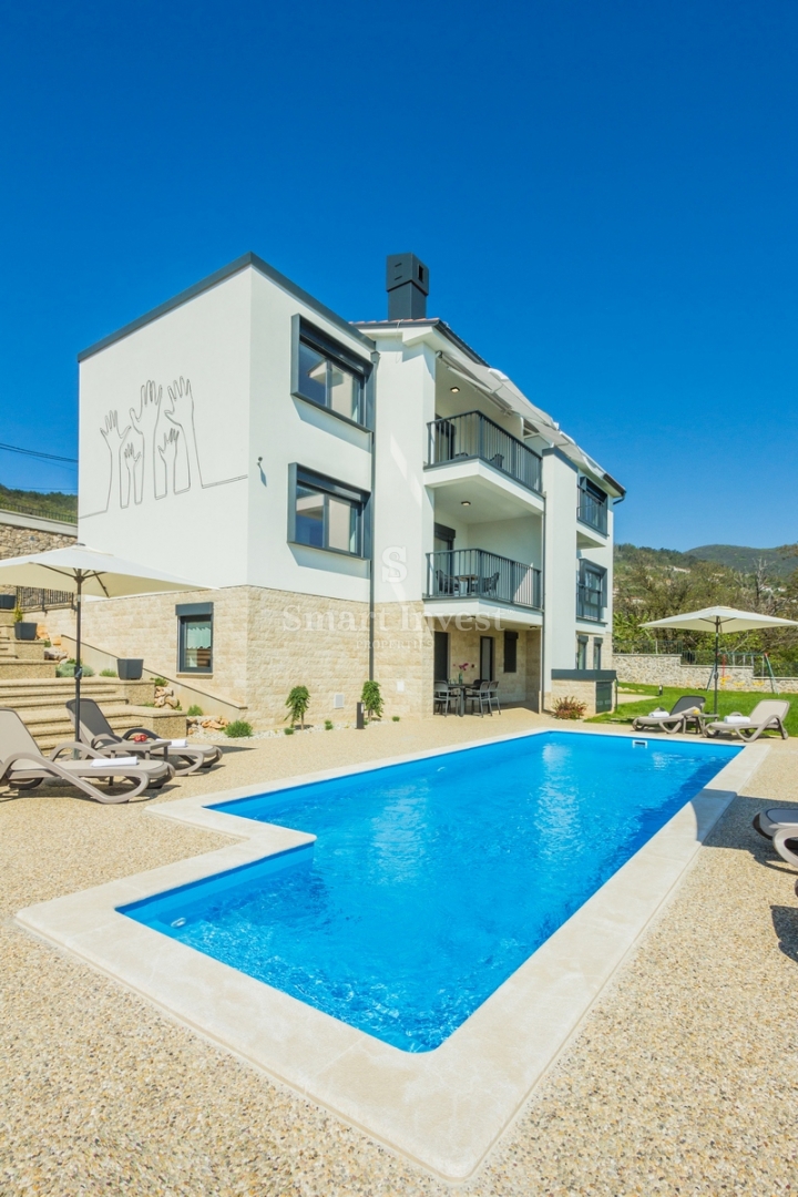 IKA - OPRIĆ, vila s 4 apartmaji in panoramskim pogledom na morje