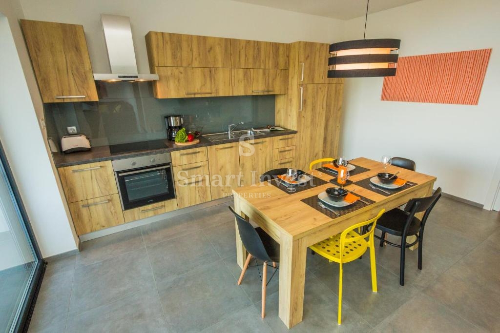 IKA - OPRIĆ, vila s 4 apartmaji in panoramskim pogledom na morje