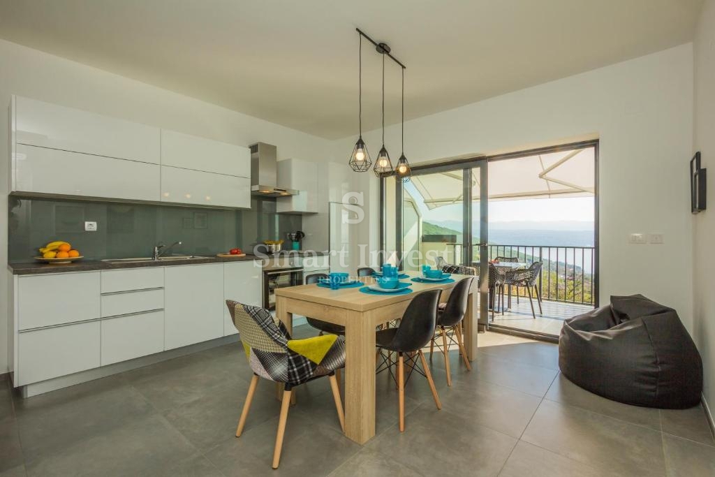 IKA - OPRIĆ, vila s 4 apartmaji in panoramskim pogledom na morje