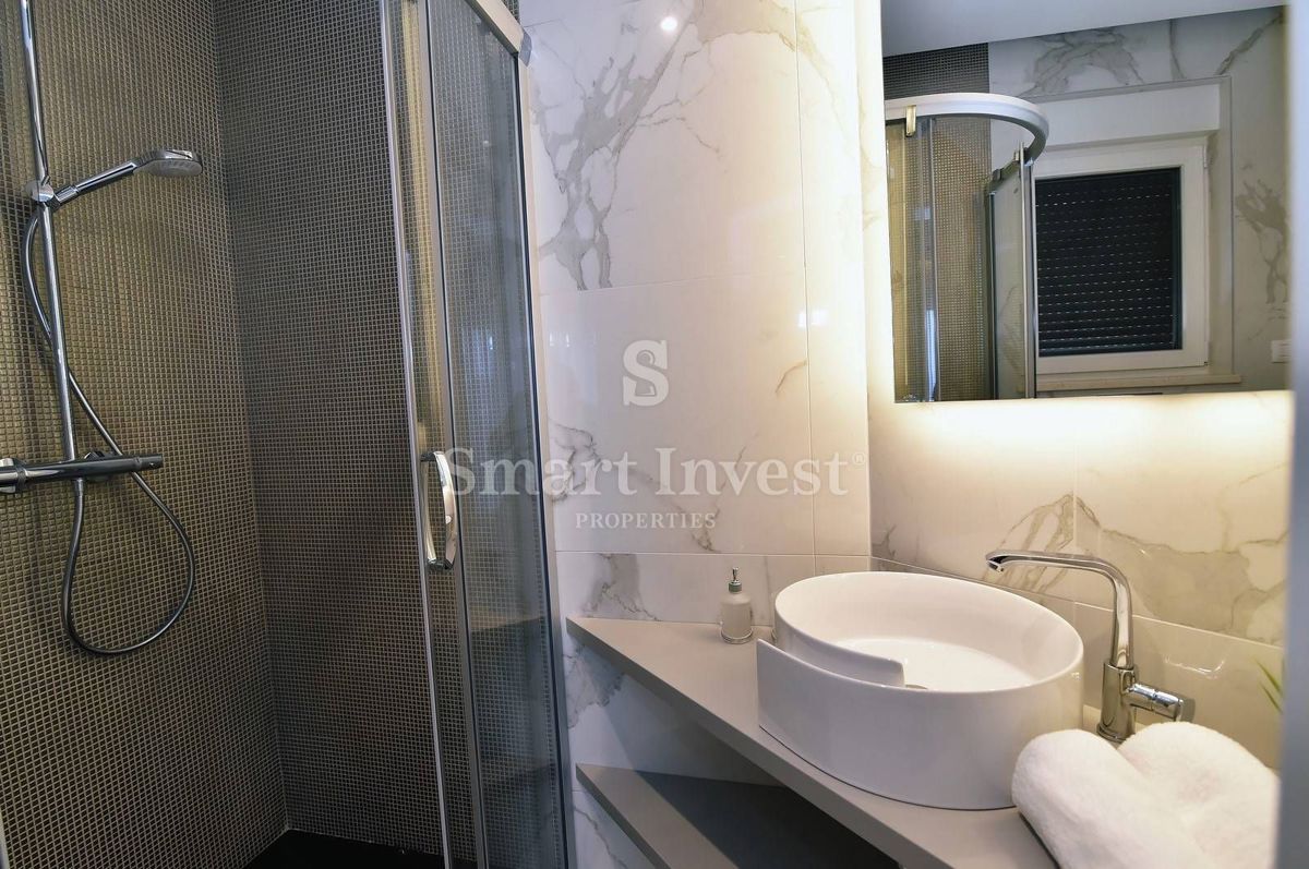 OPATIJA - CENTER, Luxury villa with 6 apartment and sea view