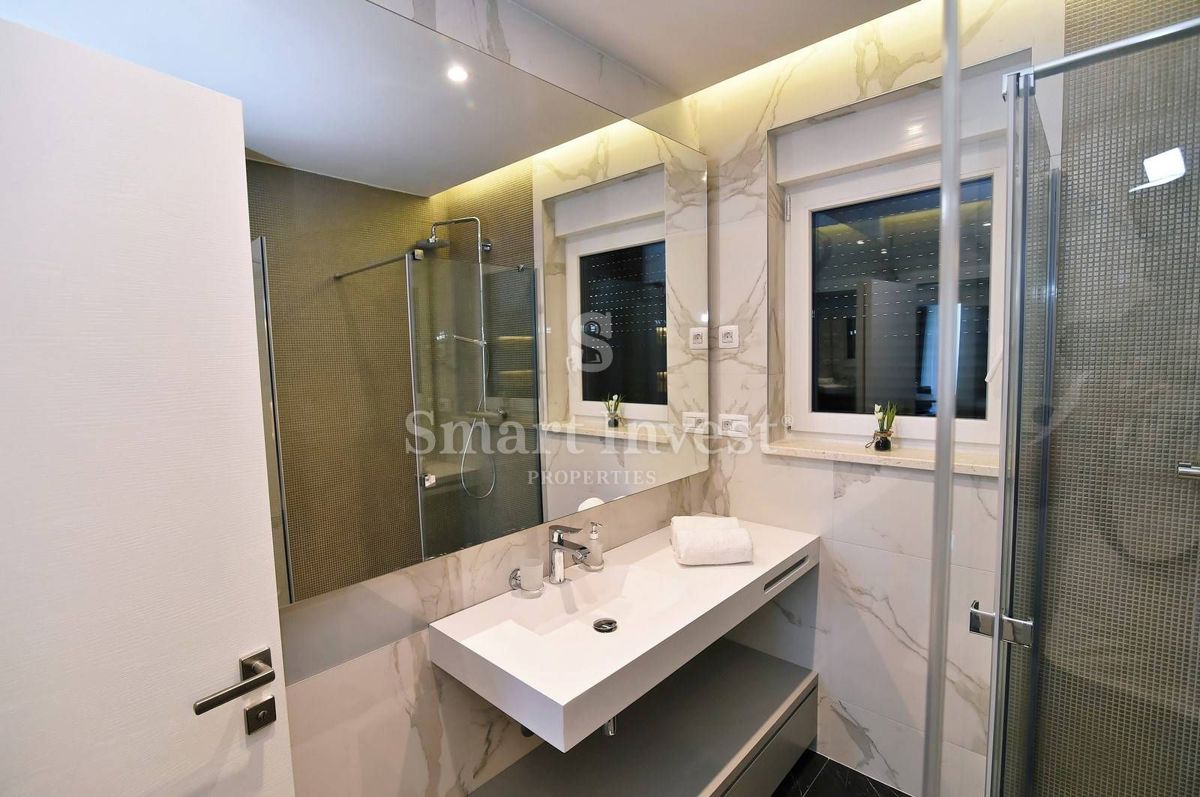 OPATIJA - CENTER, Luxury villa with 6 apartment and sea view