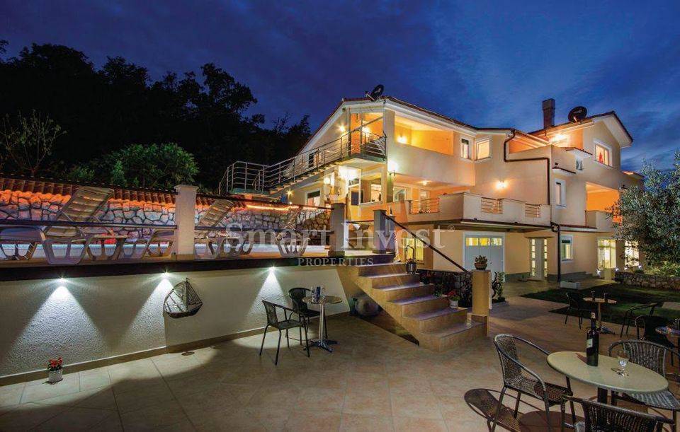 OPATIJA, luksuzna vila z apartmaji, bazenom in pogledom na morje
