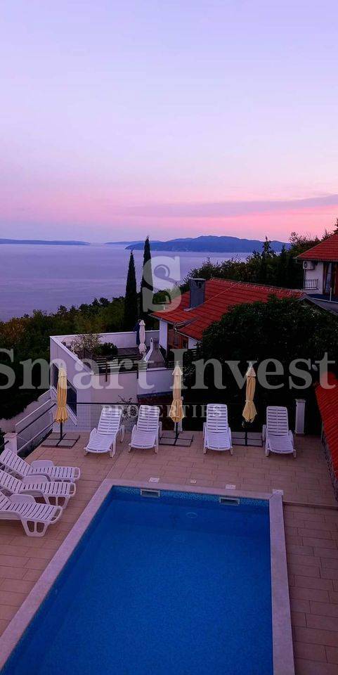 OPATIJA, luksuzna vila z apartmaji, bazenom in pogledom na morje