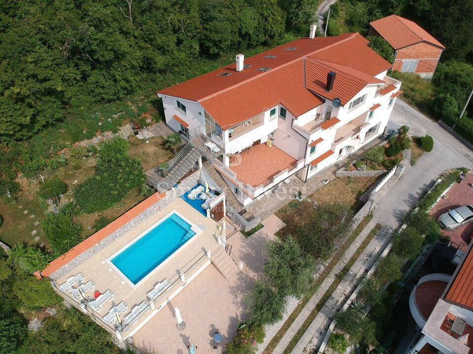 OPATIJA, luksuzna vila z apartmaji, bazenom in pogledom na morje