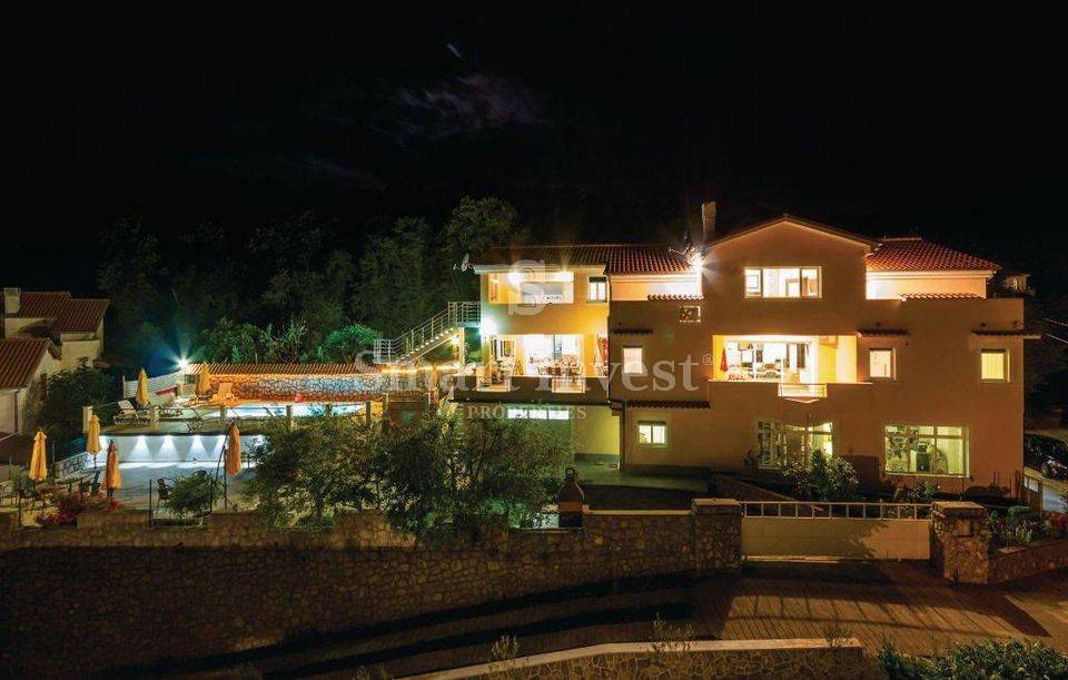 OPATIJA, luksuzna vila z apartmaji, bazenom in pogledom na morje