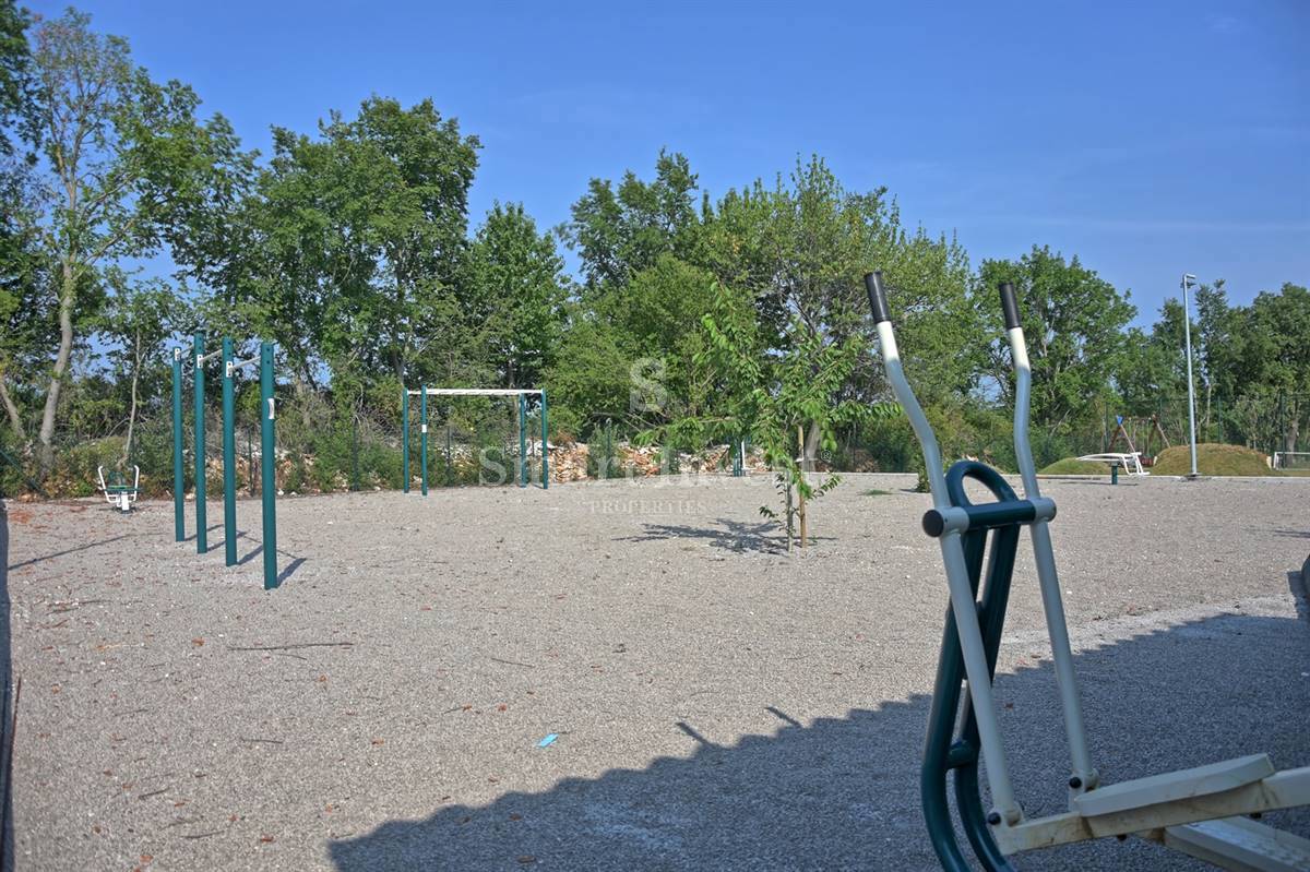 ISTRA - POREČ, EKSKLUZIVNA VILA Z BAZENOM IN ŠPORTNIMI IGRIŠČI, prodamo