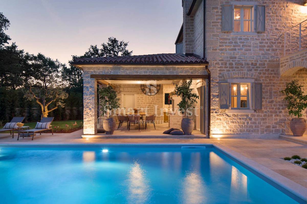 ISTRA - POREČ, EKSKLUZIVNA VILA Z BAZENOM IN ŠPORTNIMI IGRIŠČI, prodamo