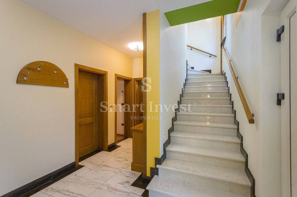 ISTRA - ŽMINJ, Edinstvena vila z zemljiščem 43.266 m2, prodamo