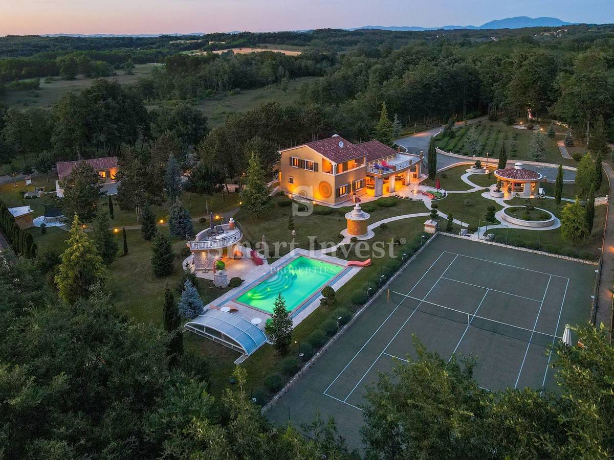 ISTRA - ŽMINJ, Edinstvena vila z zemljiščem 43.266 m2, prodamo