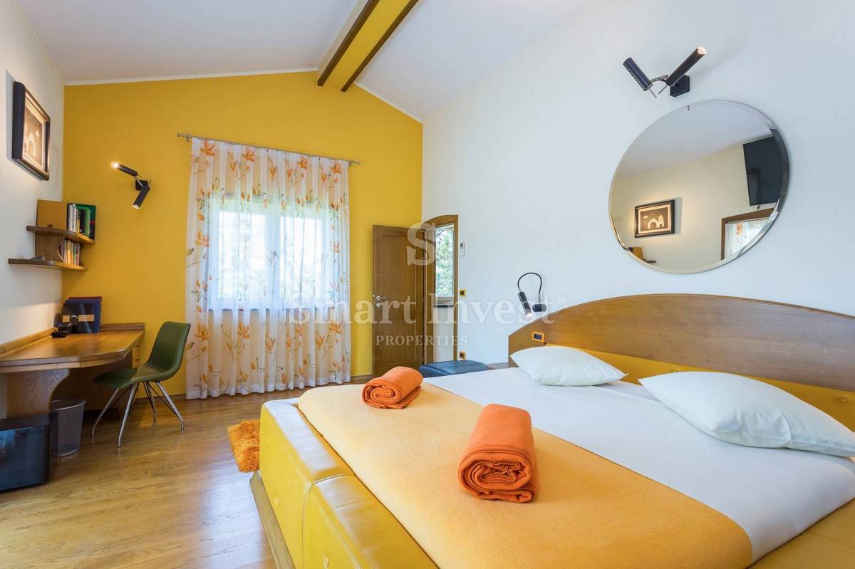 ISTRA - ŽMINJ, Edinstvena vila z zemljiščem 43.266 m2, prodamo
