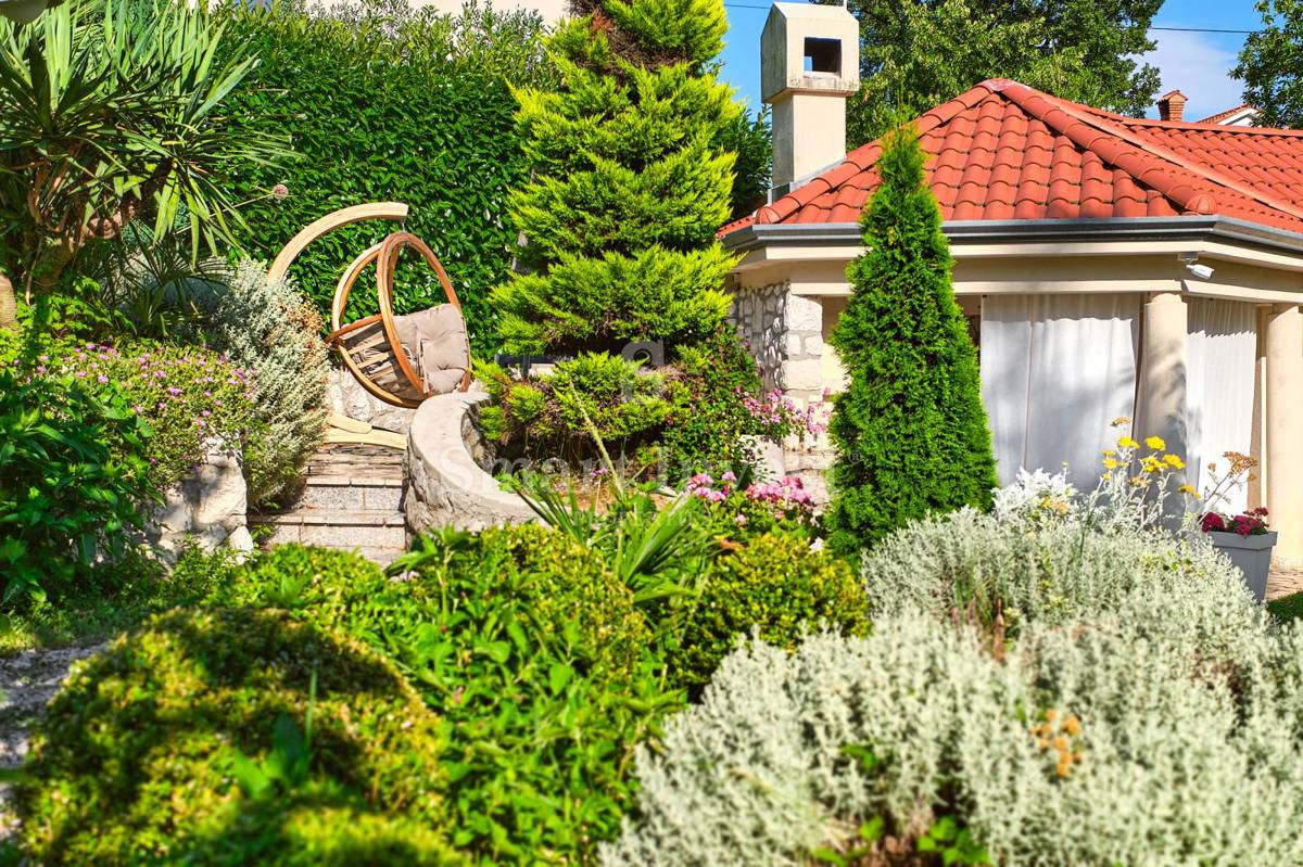 OPATIJA, Vila s pogledom na morje in prostornim vrtom, prodamo