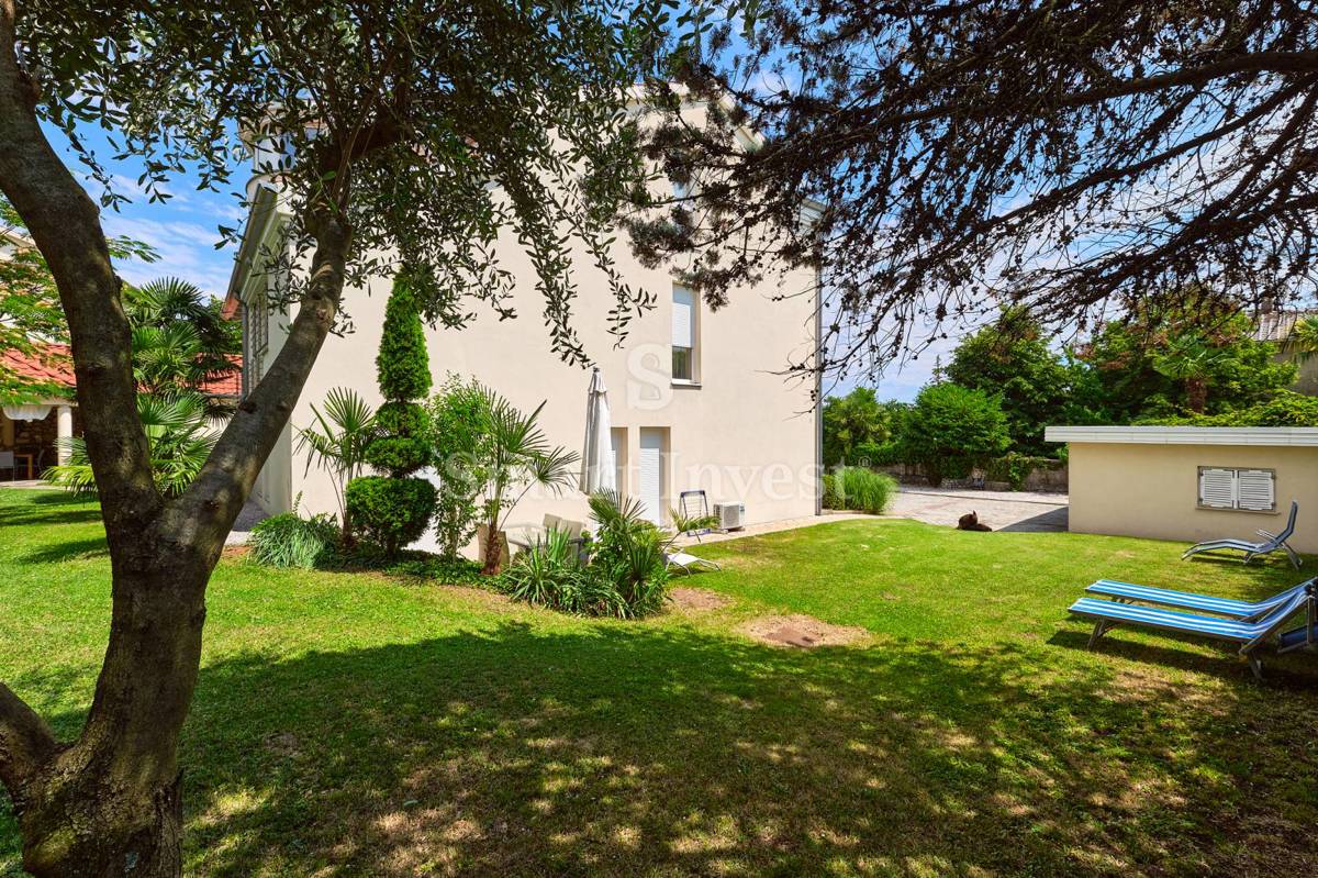 OPATIJA, Vila s pogledom na morje in prostornim vrtom, prodamo