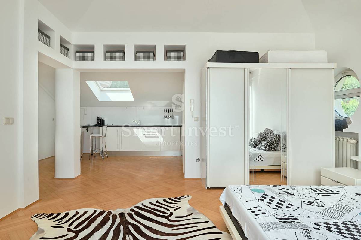 OPATIJA, Vila s pogledom na morje in prostornim vrtom, prodamo