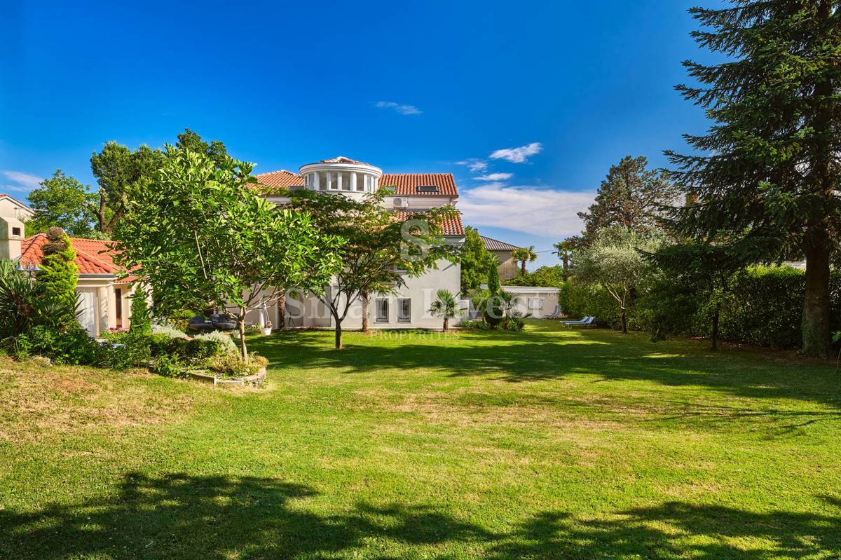 OPATIJA, Vila s pogledom na morje in prostornim vrtom, prodamo