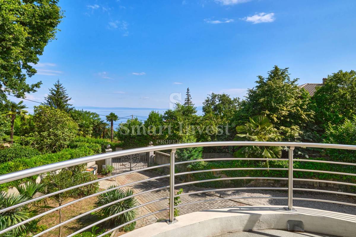 OPATIJA, Vila s pogledom na morje in prostornim vrtom, prodamo