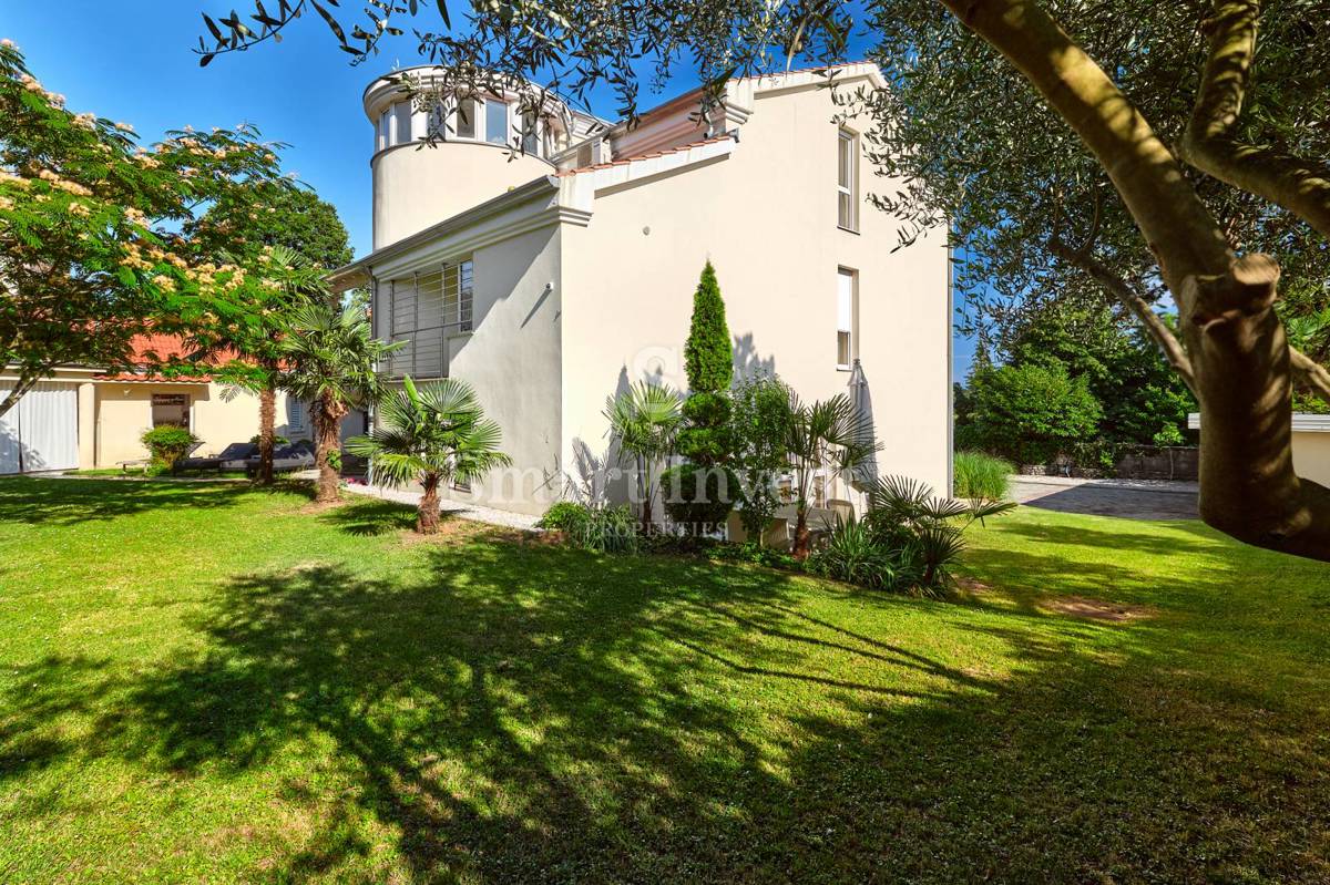 OPATIJA, Vila s pogledom na morje in prostornim vrtom, prodamo