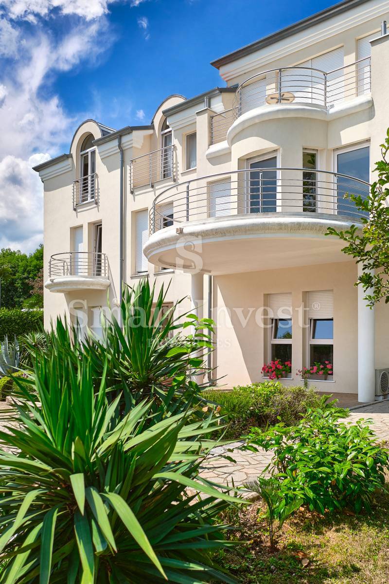 OPATIJA, Vila s pogledom na morje in prostornim vrtom, prodamo