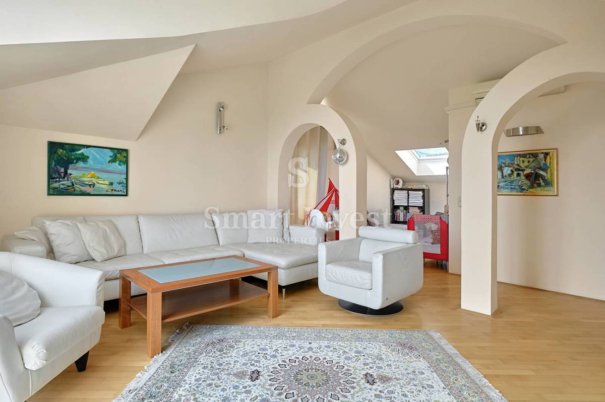OPATIJA, Vila s pogledom na morje in prostornim vrtom, prodamo