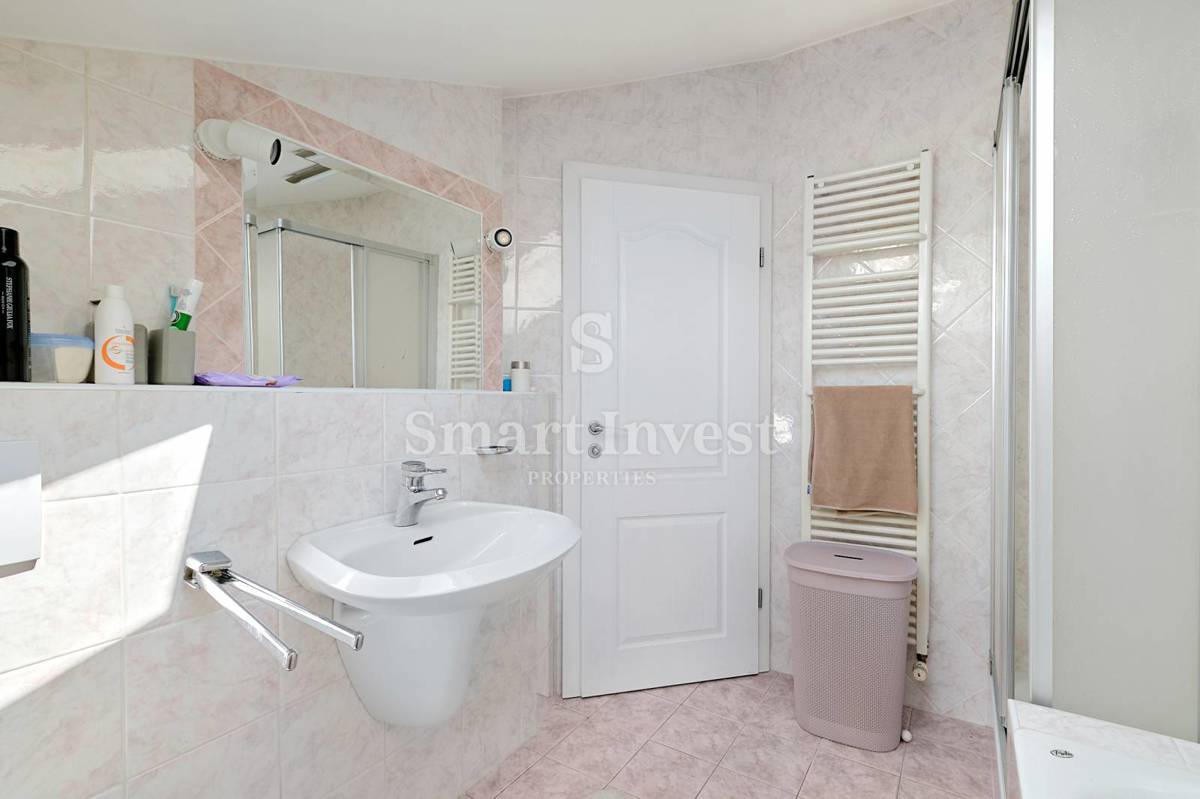 OPATIJA, Vila s pogledom na morje in prostornim vrtom, prodamo