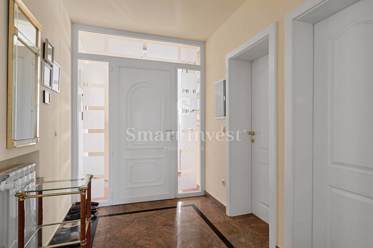 OPATIJA, Vila s pogledom na morje in prostornim vrtom, prodamo