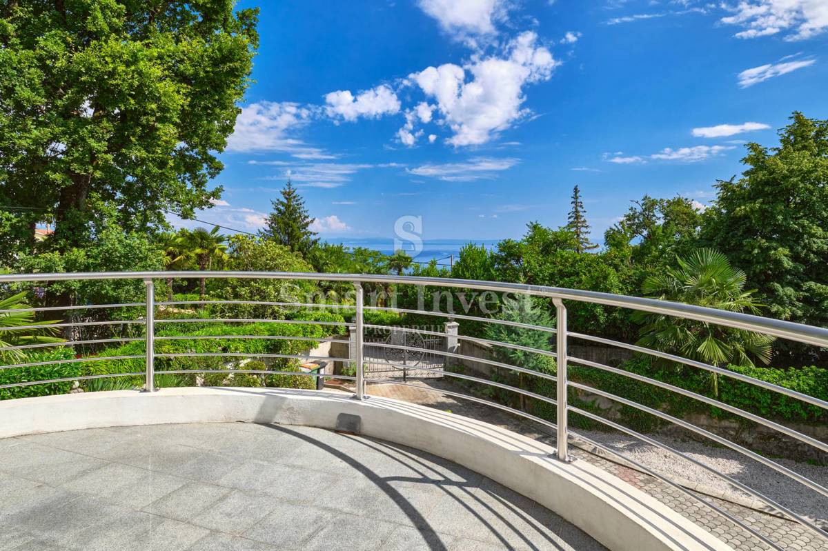 OPATIJA, Vila s pogledom na morje in prostornim vrtom, prodamo