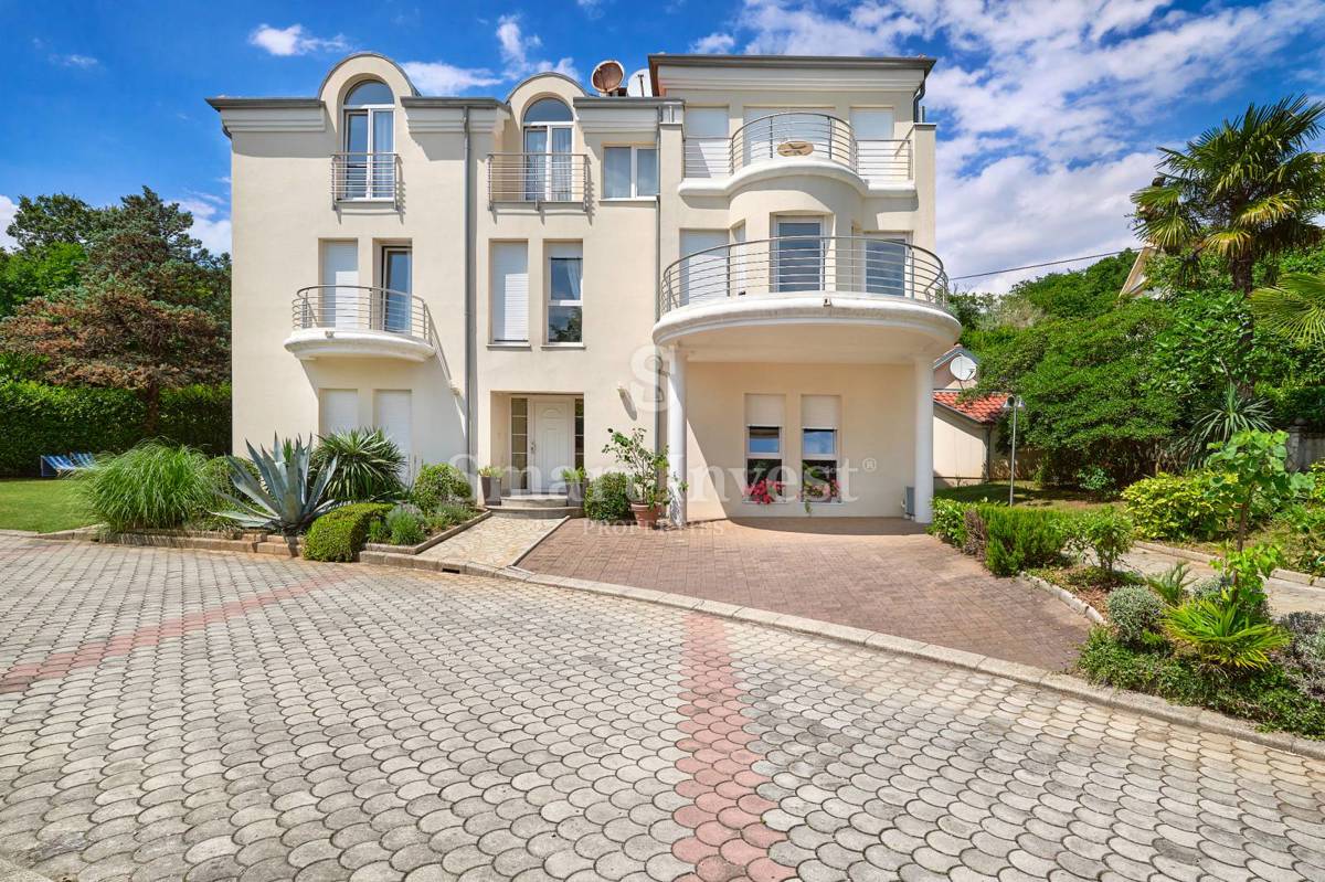 OPATIJA, Vila s pogledom na morje in prostornim vrtom, prodamo