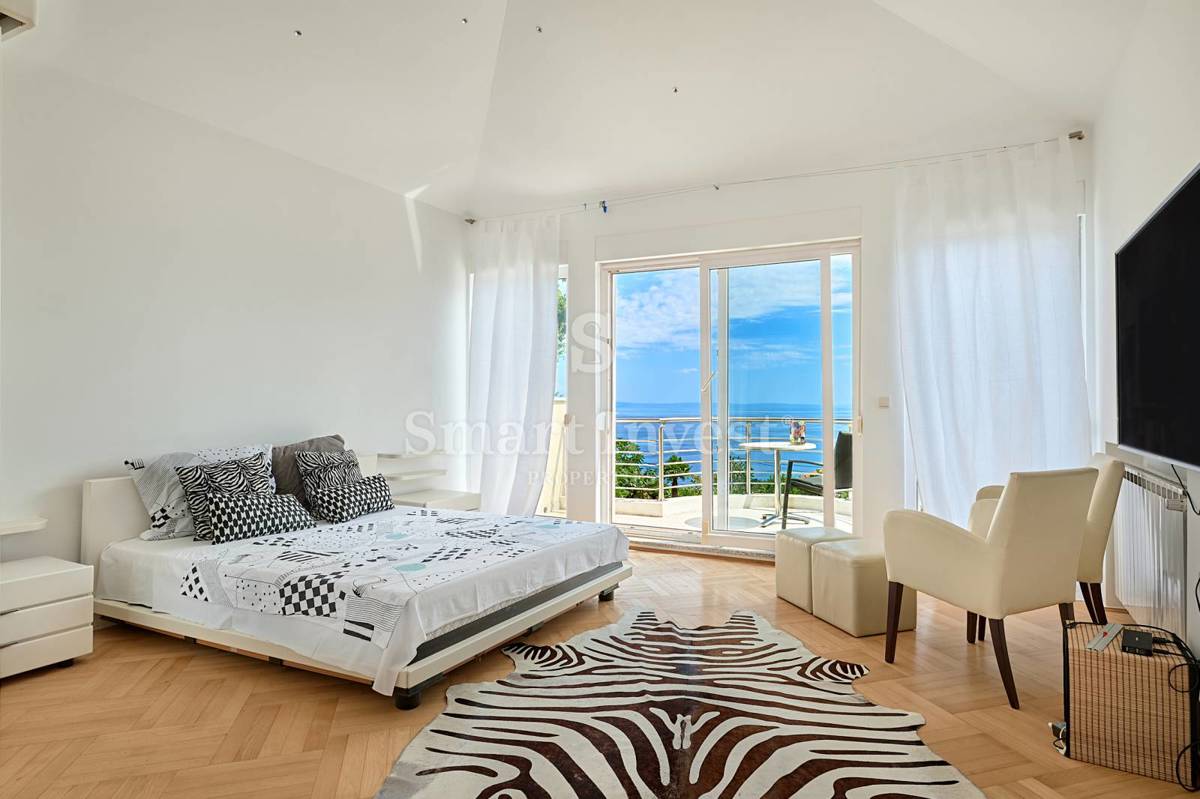 OPATIJA, Vila s pogledom na morje in prostornim vrtom, prodamo