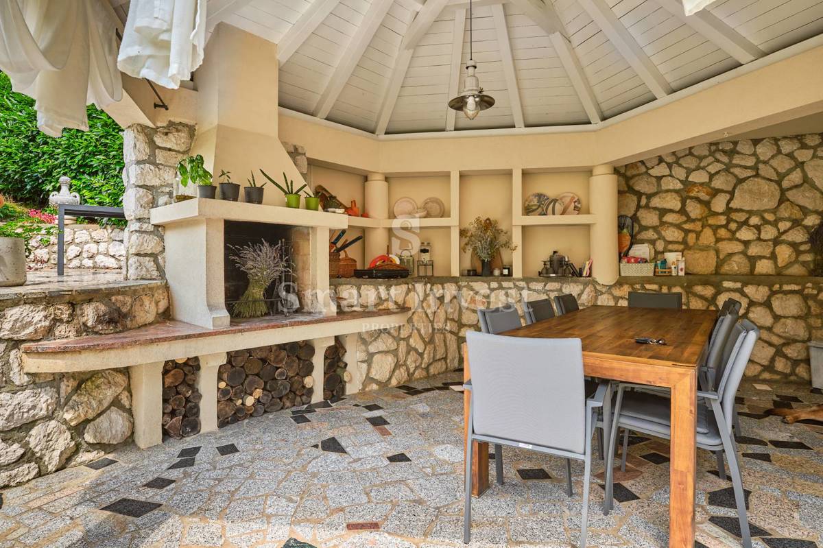 OPATIJA, Vila s pogledom na morje in prostornim vrtom, prodamo