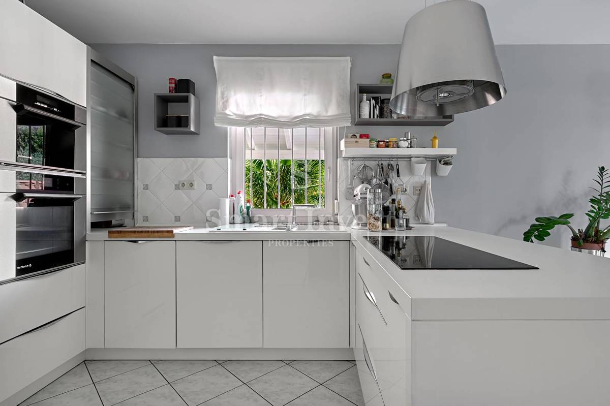 OPATIJA, Vila s pogledom na morje in prostornim vrtom, prodamo