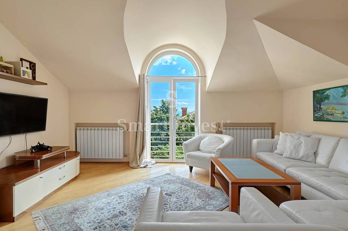 OPATIJA, Vila s pogledom na morje in prostornim vrtom, prodamo