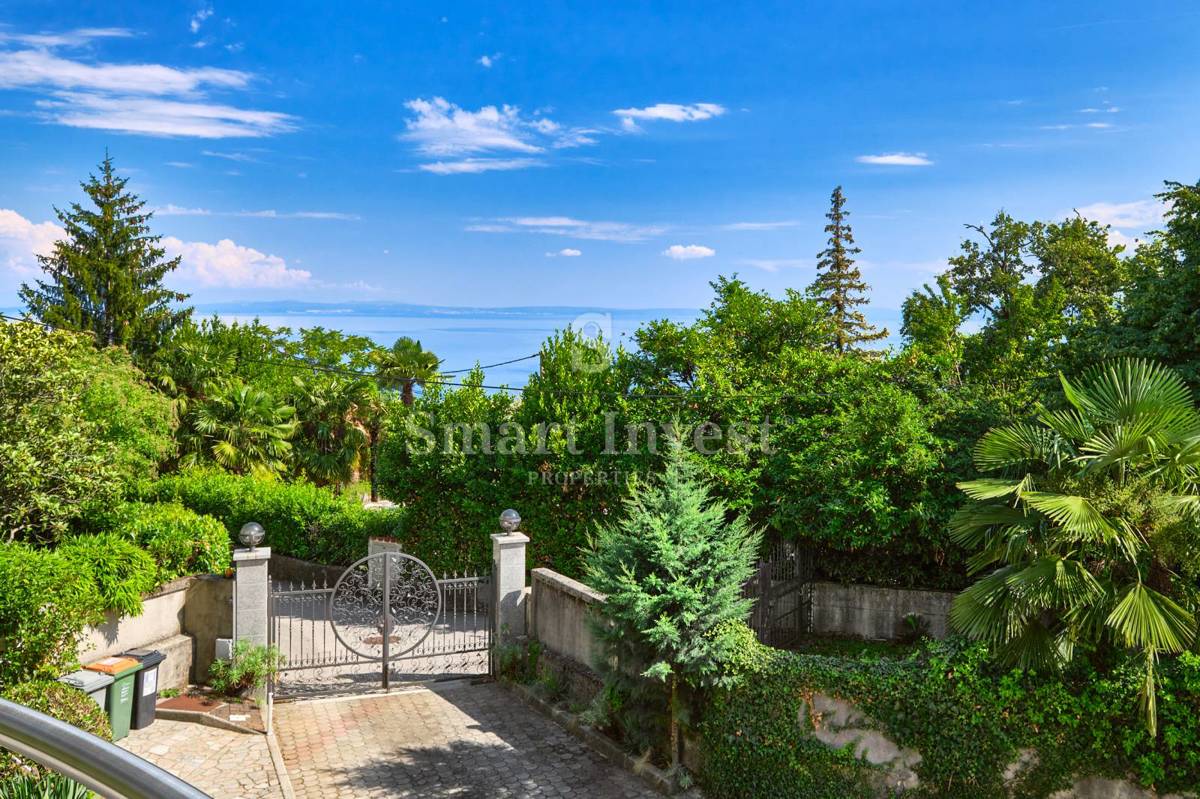 OPATIJA, Vila s pogledom na morje in prostornim vrtom, prodamo
