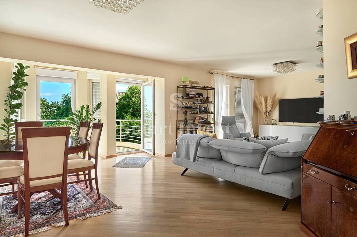 OPATIJA, Vila s pogledom na morje in prostornim vrtom, prodamo