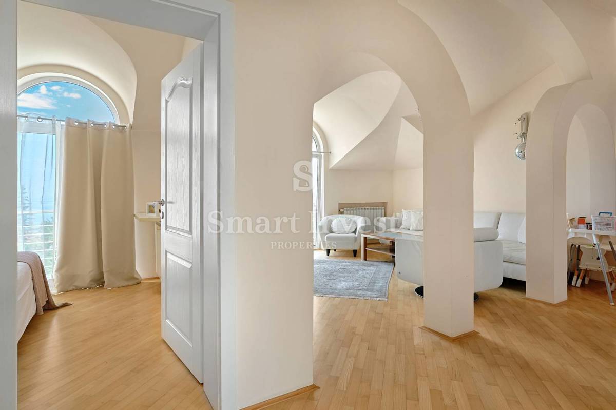 OPATIJA, Vila s pogledom na morje in prostornim vrtom, prodamo
