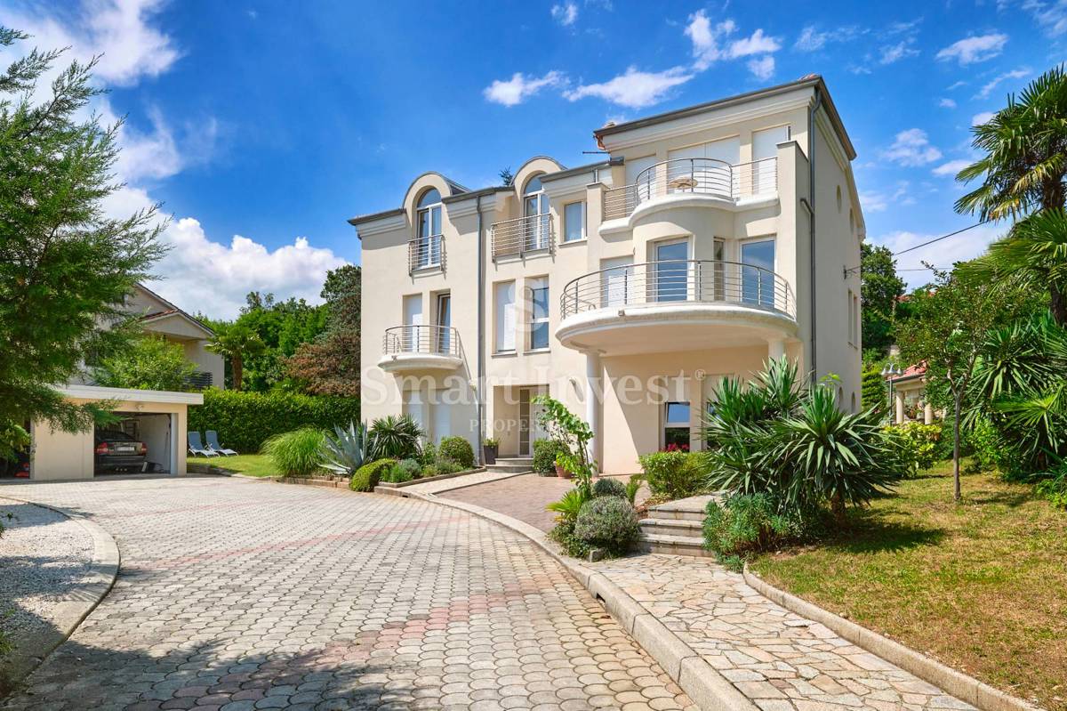 OPATIJA, Vila s pogledom na morje in prostornim vrtom, prodamo