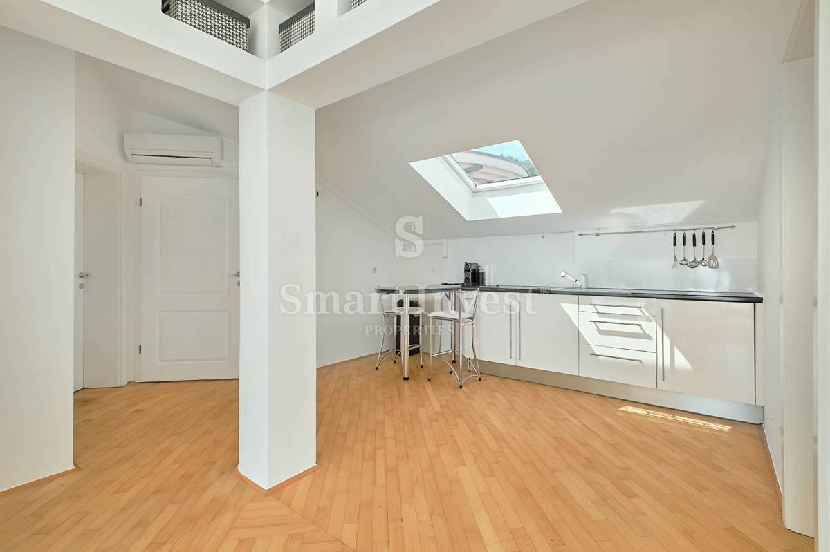 OPATIJA, Vila s pogledom na morje in prostornim vrtom, prodamo