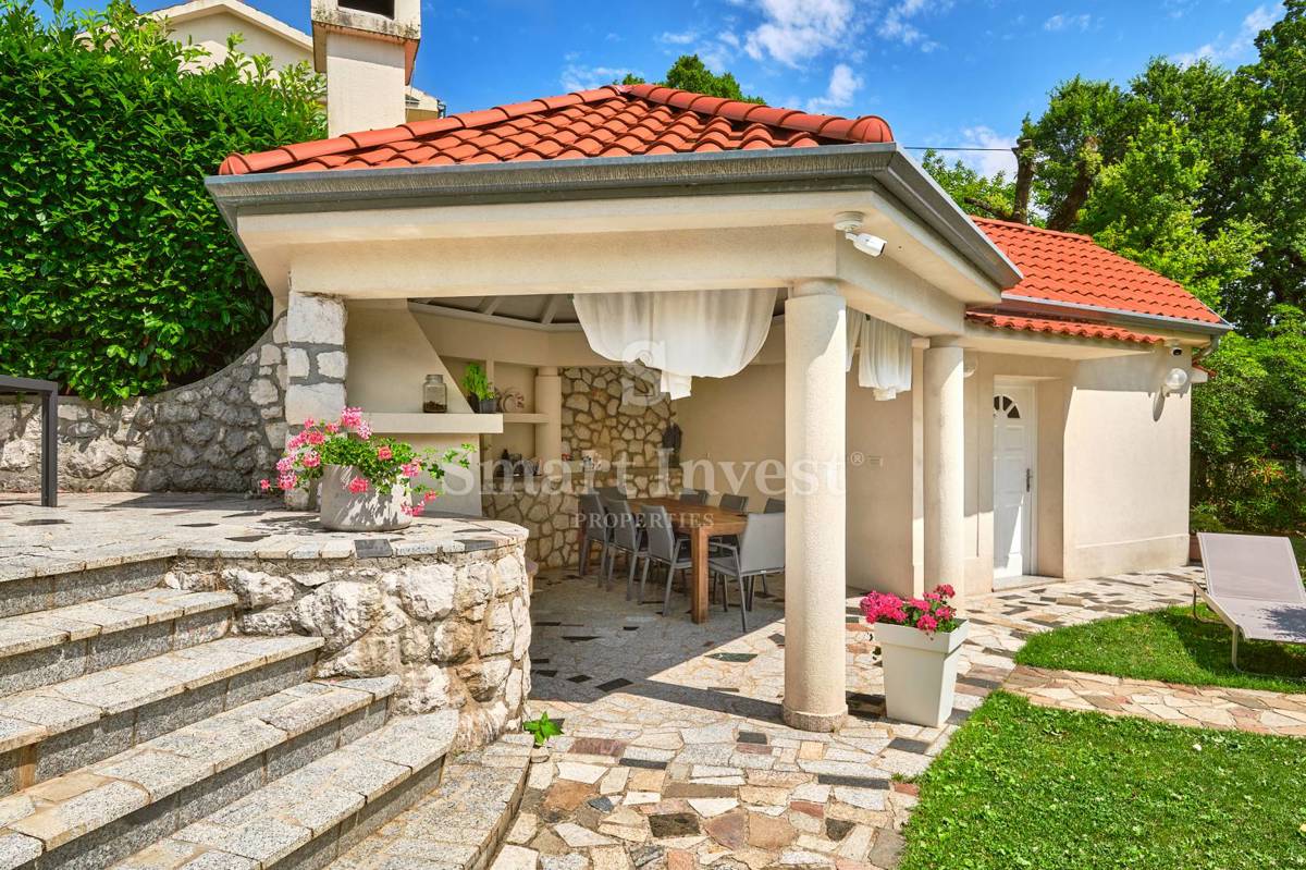 OPATIJA, Vila s pogledom na morje in prostornim vrtom, prodamo