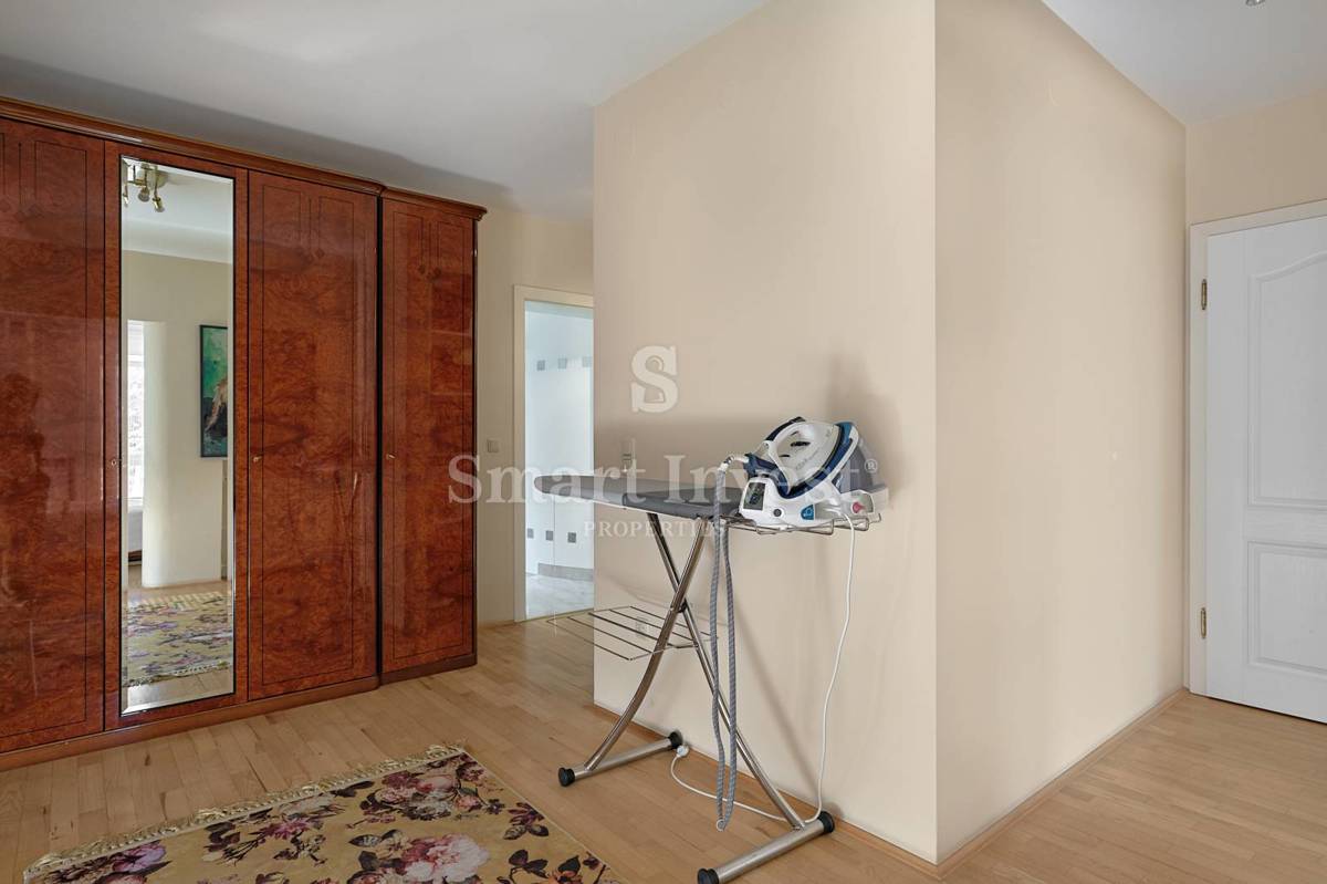 OPATIJA, Vila s pogledom na morje in prostornim vrtom, prodamo