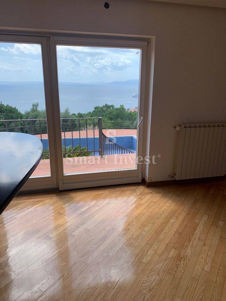 OPATIJA, vila z bazenom, panoramskim pogledom na morje in prostornim vrtom