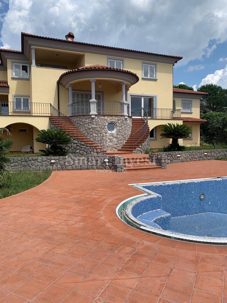 OPATIJA, vila z bazenom, panoramskim pogledom na morje in prostornim vrtom