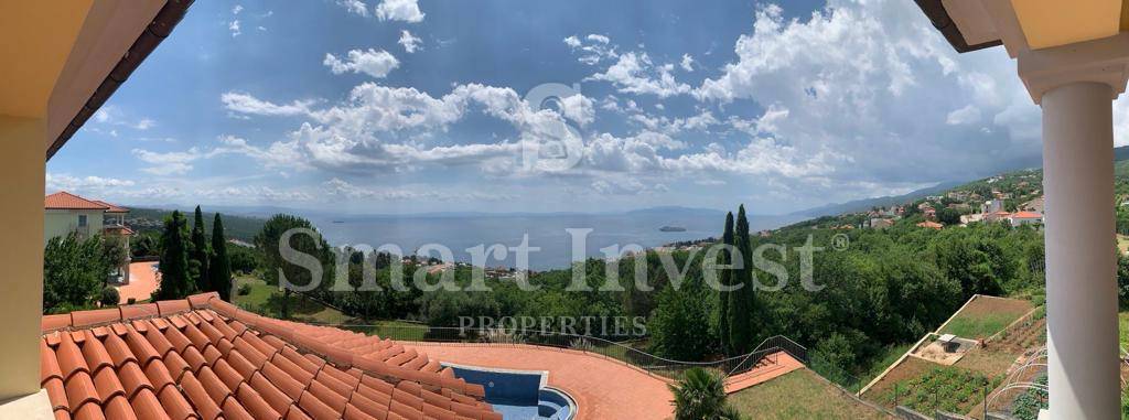 OPATIJA, vila z bazenom, panoramskim pogledom na morje in prostornim vrtom