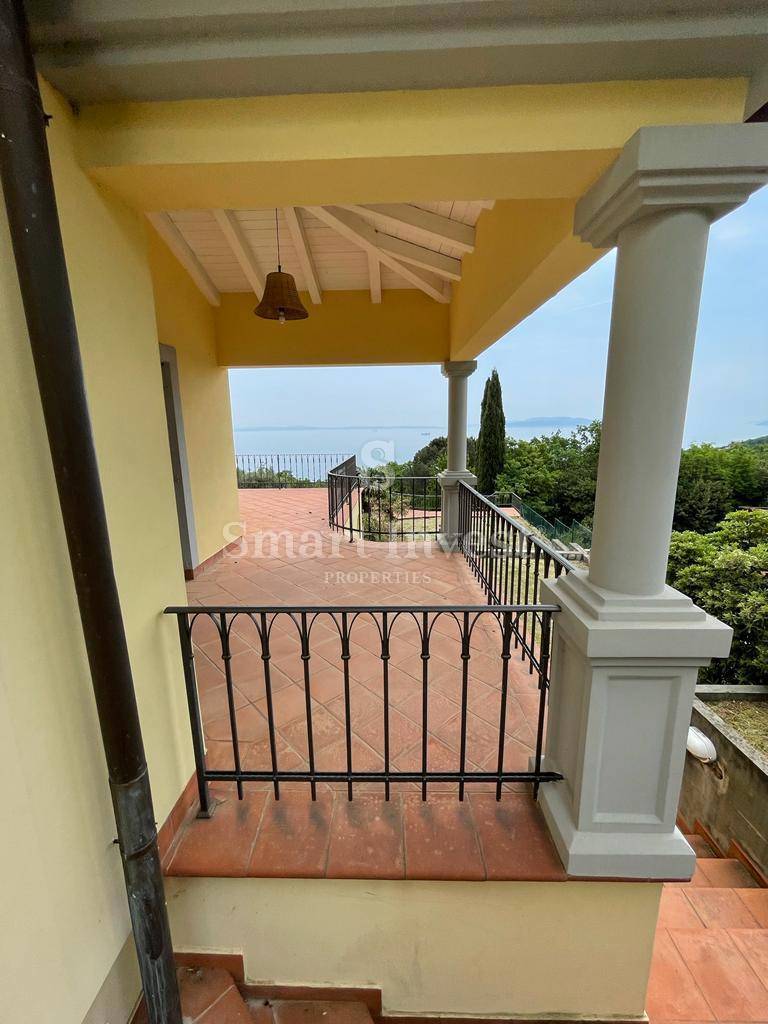 OPATIJA, vila z bazenom, panoramskim pogledom na morje in prostornim vrtom