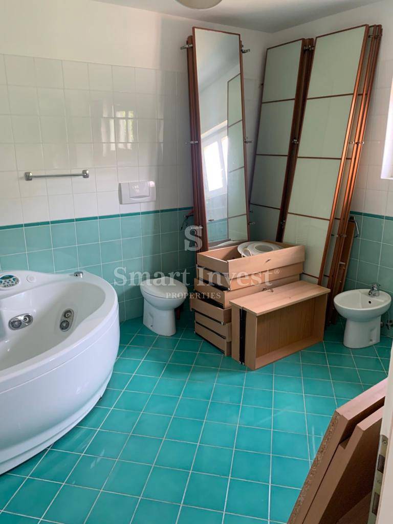 OPATIJA, vila z bazenom, panoramskim pogledom na morje in prostornim vrtom