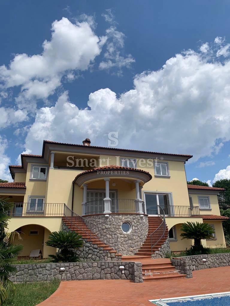 OPATIJA, vila z bazenom, panoramskim pogledom na morje in prostornim vrtom