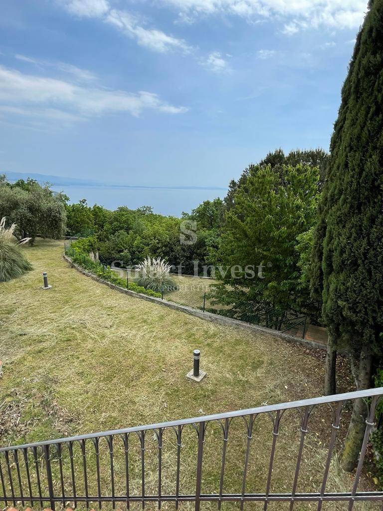 OPATIJA, vila z bazenom, panoramskim pogledom na morje in prostornim vrtom