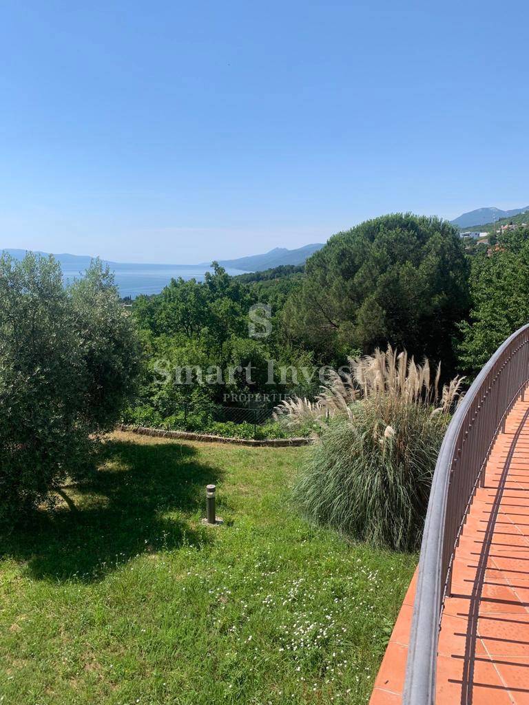OPATIJA, vila z bazenom, panoramskim pogledom na morje in prostornim vrtom