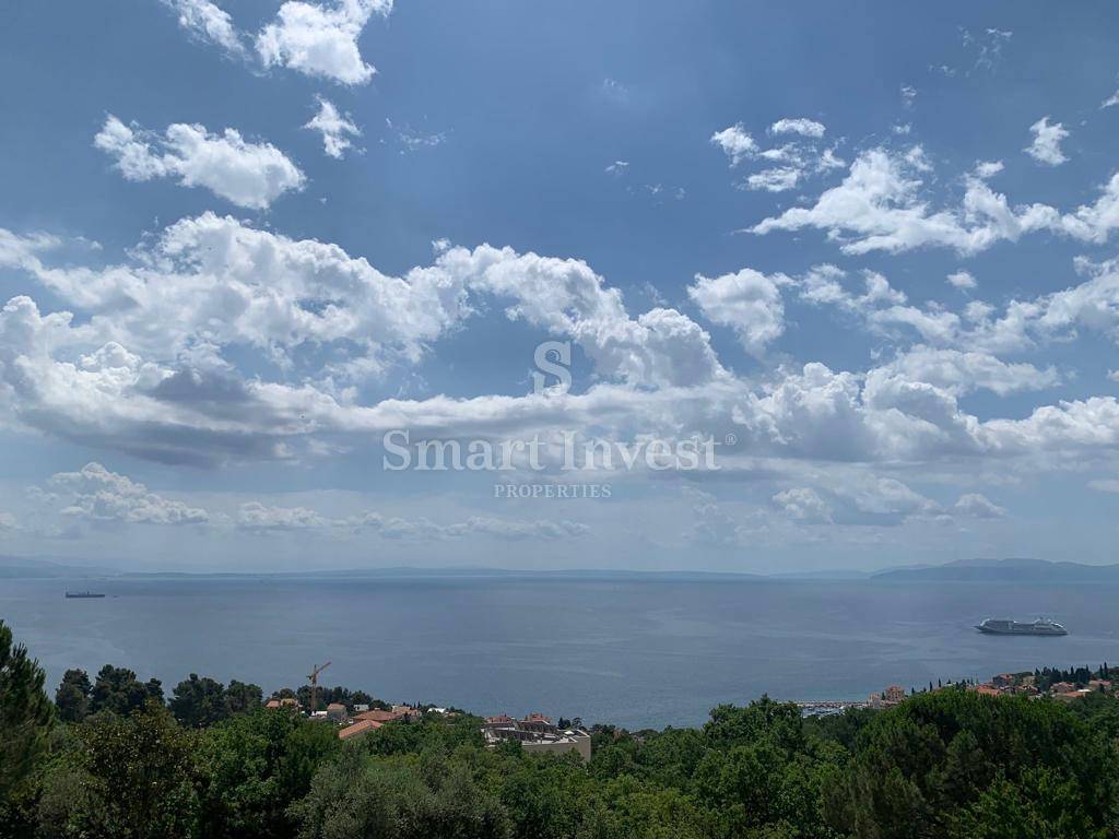 OPATIJA, vila z bazenom, panoramskim pogledom na morje in prostornim vrtom