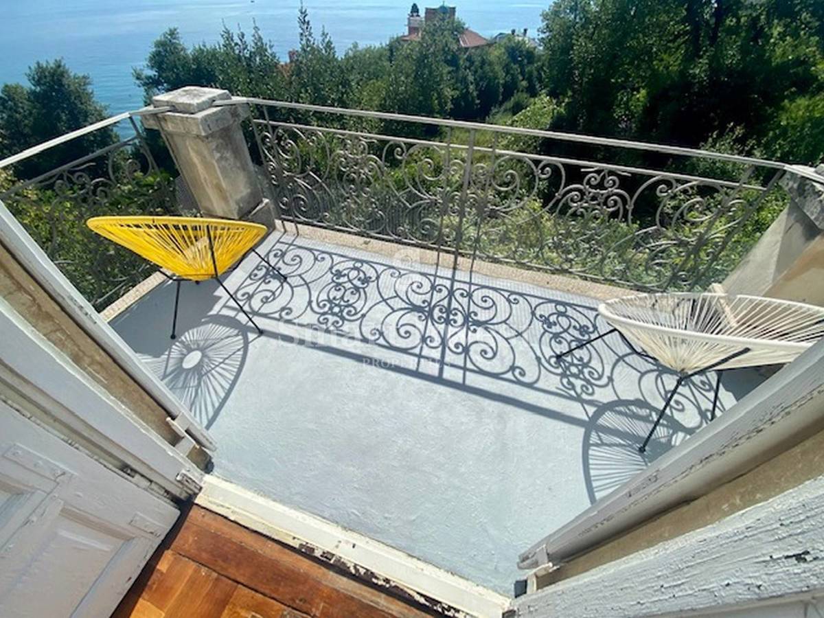 OPATIJA, dvoetažno stanovanje ob morju, prodamo