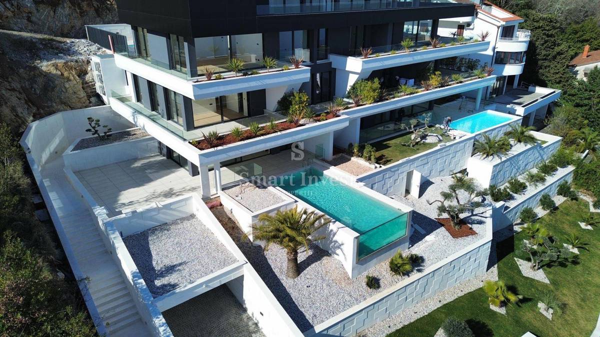OPATIJA, luksuzen penthouse z neprekosljivim pogledom na morje in strešno teraso z bazenom